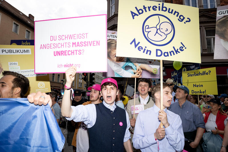 Marsch fürs Leben und Gegenprotest in München - von Alexander Pohl & Sasha Zajic