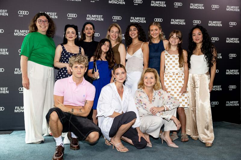 Milena Aboyan, Svenja Jung, Rona Regjepi, Brikena Ray, Theo Carow, Iris Sayram, Annette Frier, Hannah Gharib, Soraya Efe bei der Premiere von MIMI UND ICH  am 29.06.2026 in München anlässlich des Filmfest München.   --   Milena Aboyan, Svenja Jung, Rona Regjepi, Brikena Ray, Theo Carow, Annette Frier, Hannah Gharib, Soraya Efe, Iris Sayram at the premiere of MIMI UND ICH (Mimi and Me) on June 29, 2026 in Munich, Germany during the Filmfest Munich.