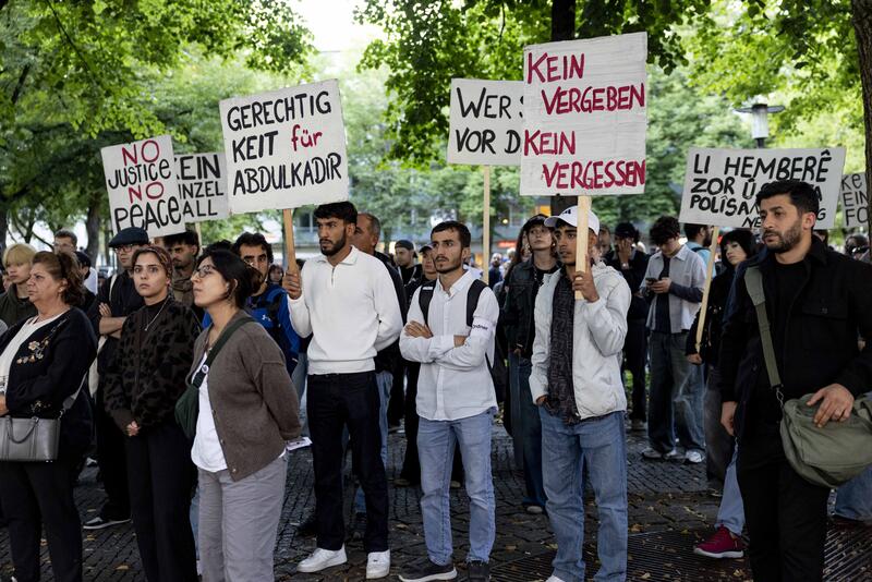 Protest nach Polizeischuss auf 14-jährigen Abdulkadir - von Alexander Pohl