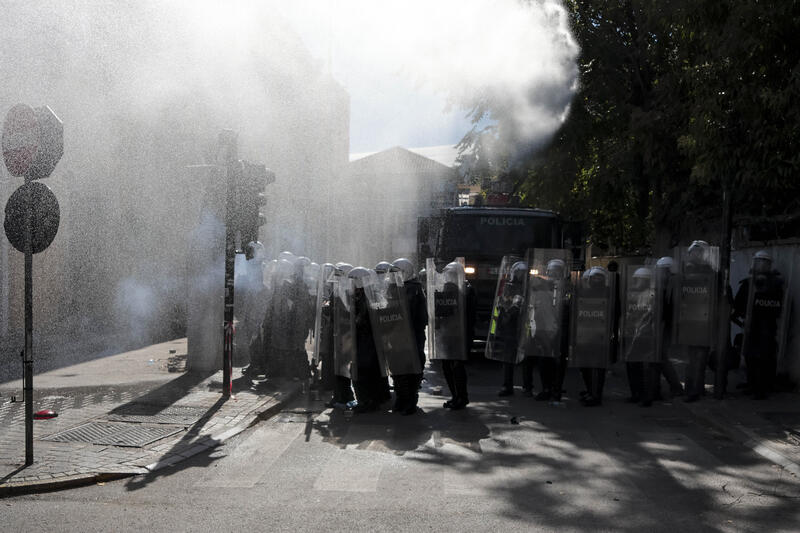 Weiterhin Protest gegen die Regierung in Tirana, Albanien - von Raimond Lueppken