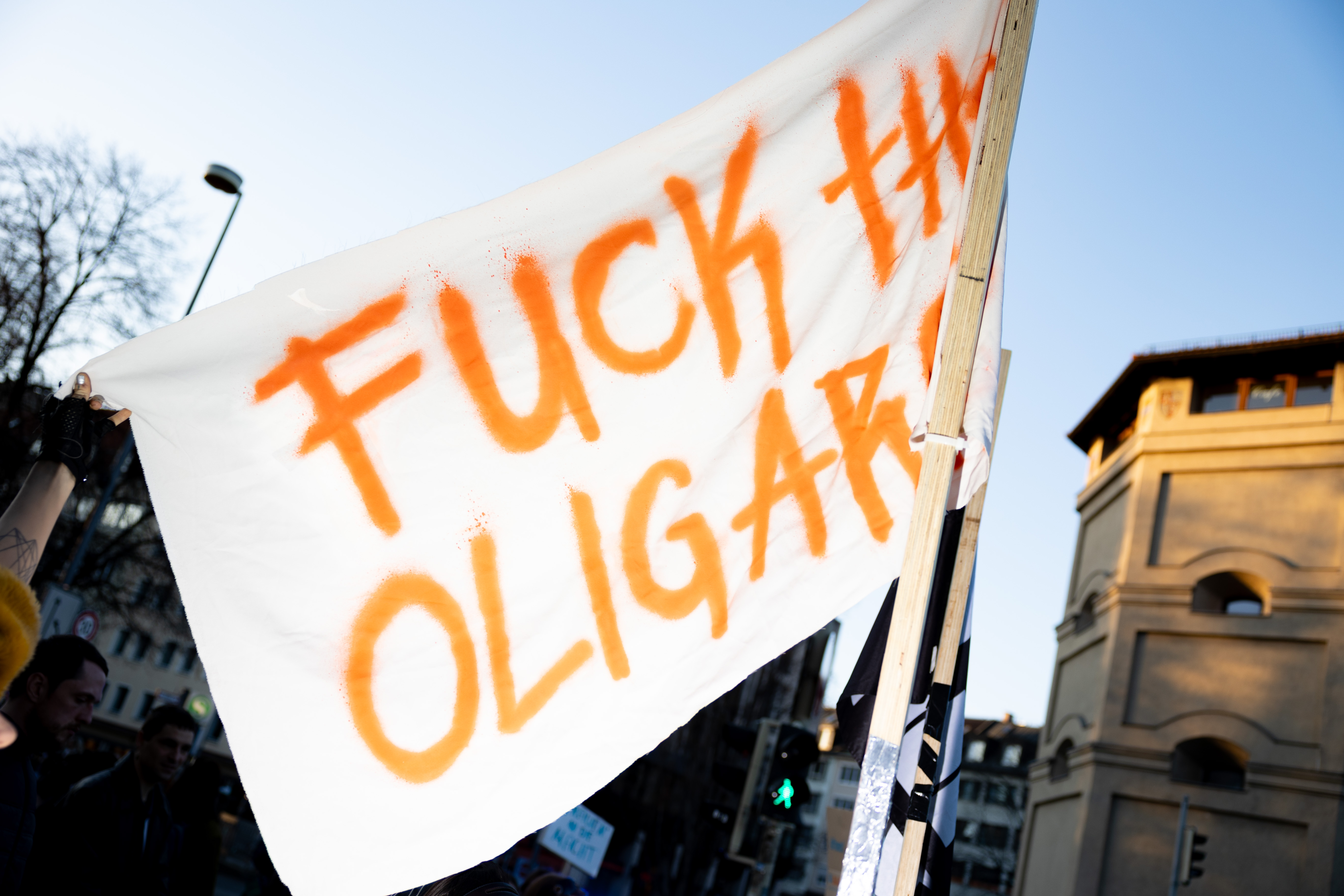 Fuck the Oligarhy Fahne