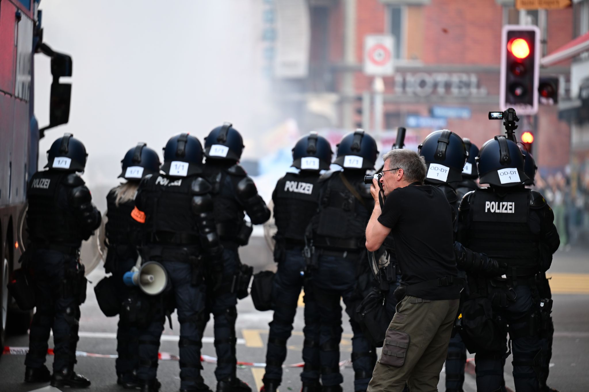Raimond bei der Arbeit während der Shutdown-Demo in Zürich. Foto: A. Künzi