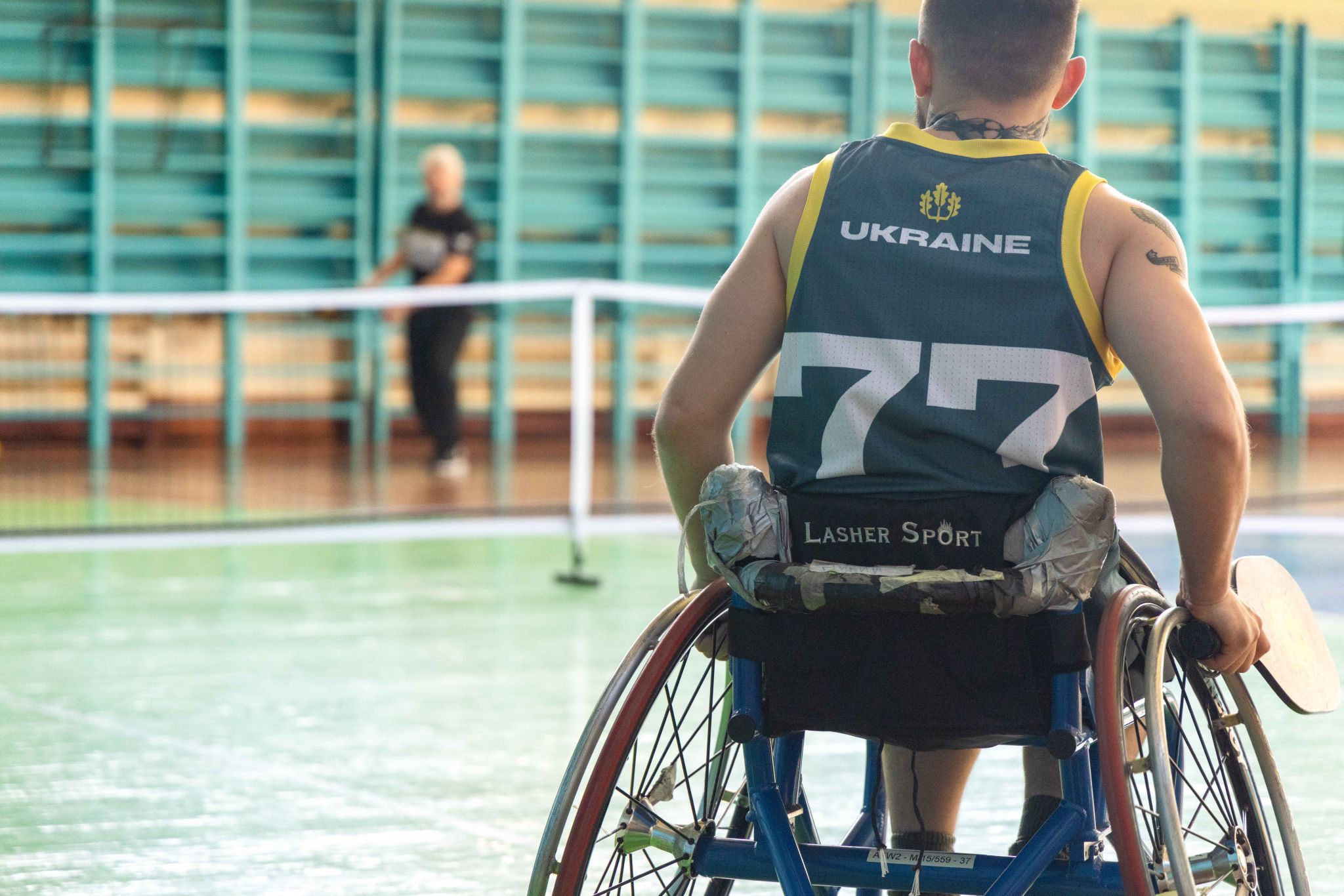 Mixed-Pickleballtraining des Veteranensportvereins &quot; Freie Krieger &quot; in Odessa am 14. April 2025. Im Veteranensportverein &quot;Freie Krieger&quot; in Odessa trainieren Beinamputierte, Gelähmte, motorisch Beeinträchtigte und unversehrte Veteranen gemeinsam verschiedene Sportarten wie Basketball und Pickleball.